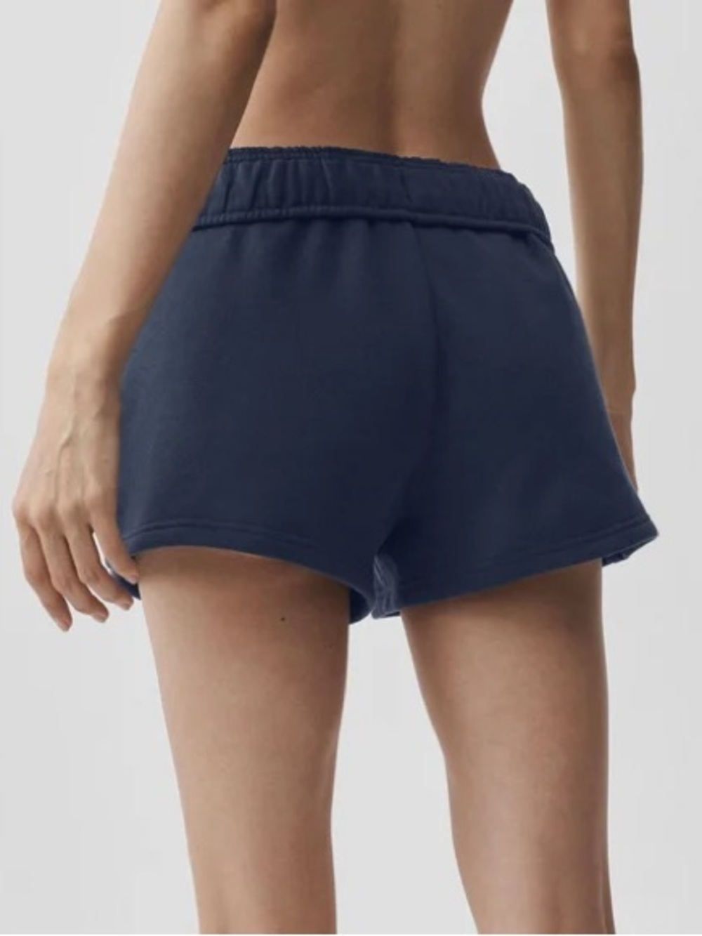Alo shorts - Picture 2 of 4